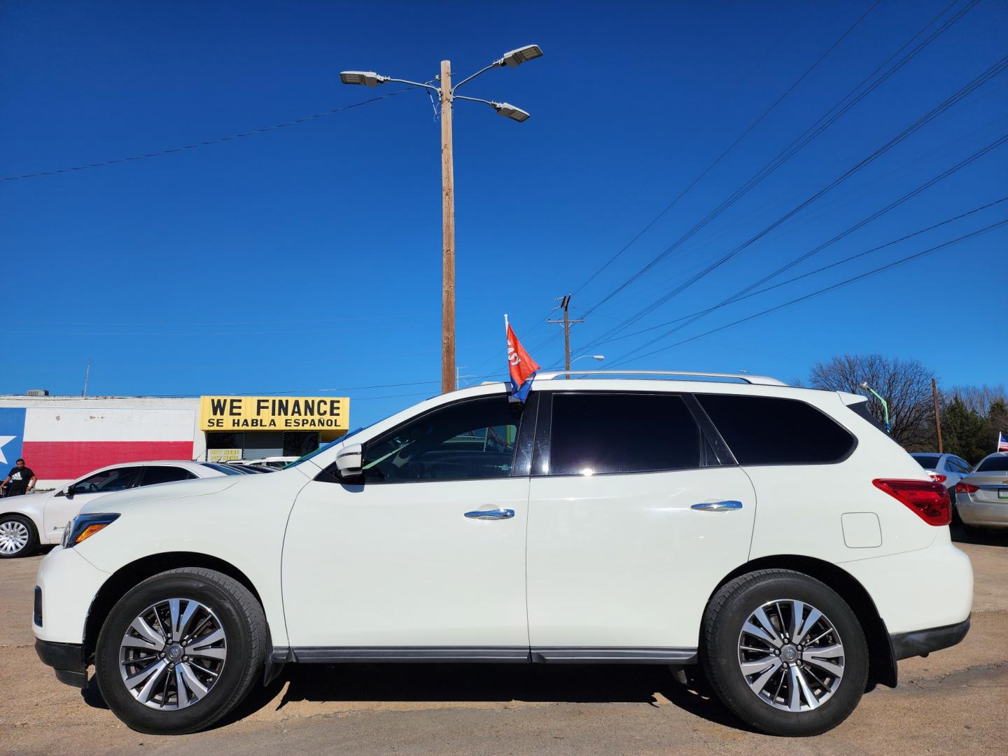 2017 WHITE Nissan Pathfinder S (5N1DR2MN8HC) , AUTO transmission, located at 2660 S.Garland Avenue, Garland, TX, 75041, (469) 298-3118, 32.885551, -96.655602 - Welcome to DallasAutos4Less, one of the Premier BUY HERE PAY HERE Dealers in the North Dallas Area. We specialize in financing to people with NO CREDIT or BAD CREDIT. We need proof of income, proof of residence, and a ID. Come buy your new car from us today!! This is a SUPER CLEAN 2017 NISSAN PAT - Photo#6